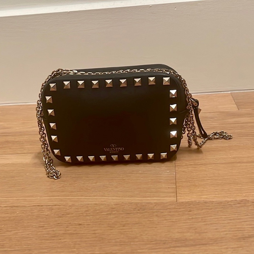 VALENTINO Small Rolling Rockstud Chain Camera Crossbody Bag Black